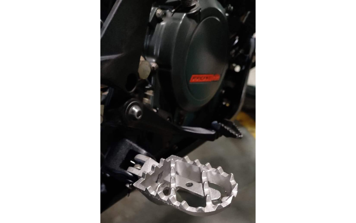 Motourenn "Adventurist" Premium Adjustable Footpegs - RE- INTERCEPTOR