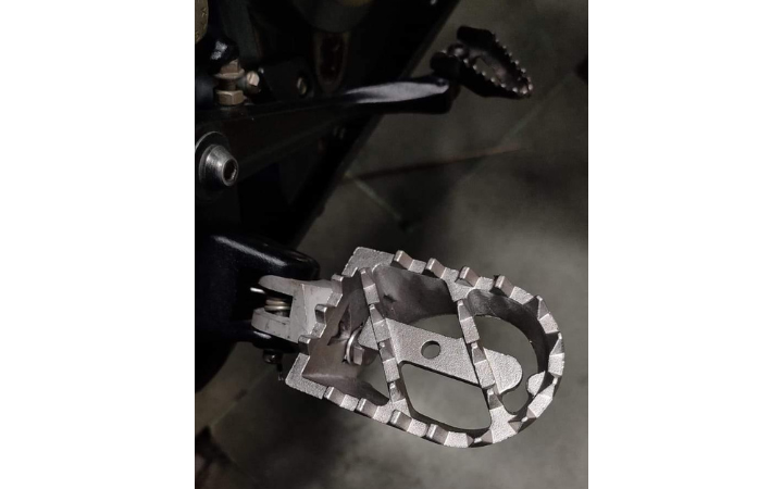 Motourenn "Adventurist" Premium Adjustable Footpegs - RE- INTERCEPTOR