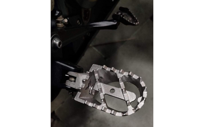 Motourenn "Adventurist" Premium Adjustable Footpegs - RE- INTERCEPTOR